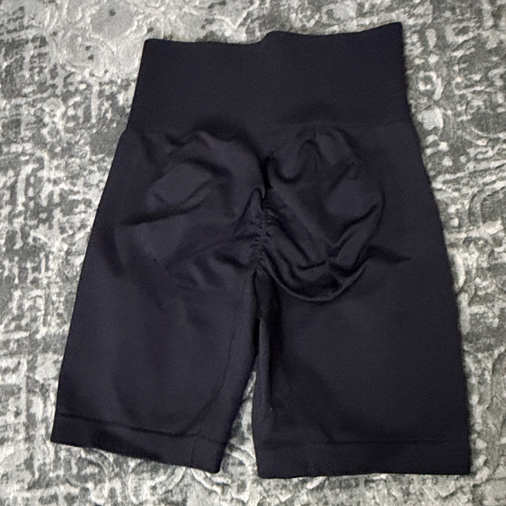 Bo+Tee Black Women's scrunch butt Shorts - Picture 2 of 2